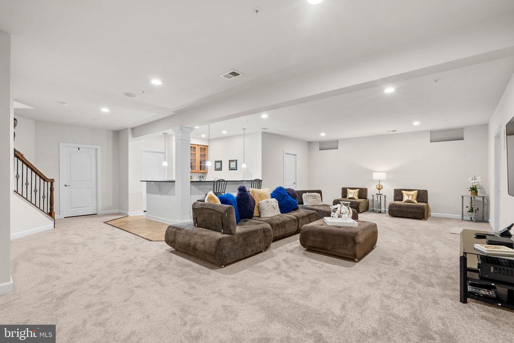 327 PANORA WAY