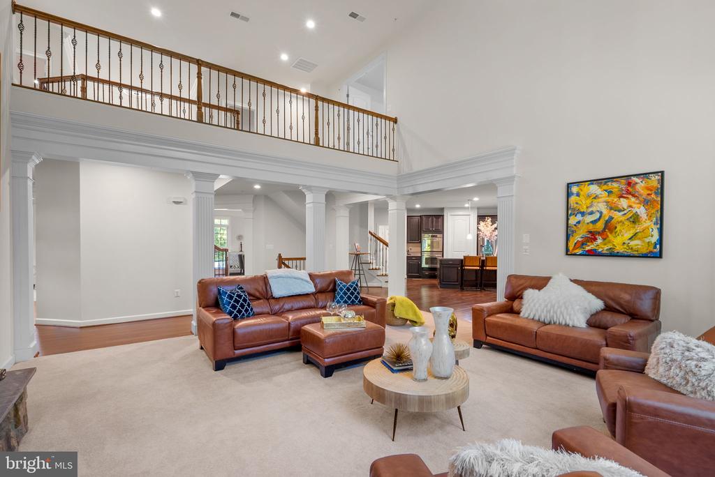 327 PANORA WAY