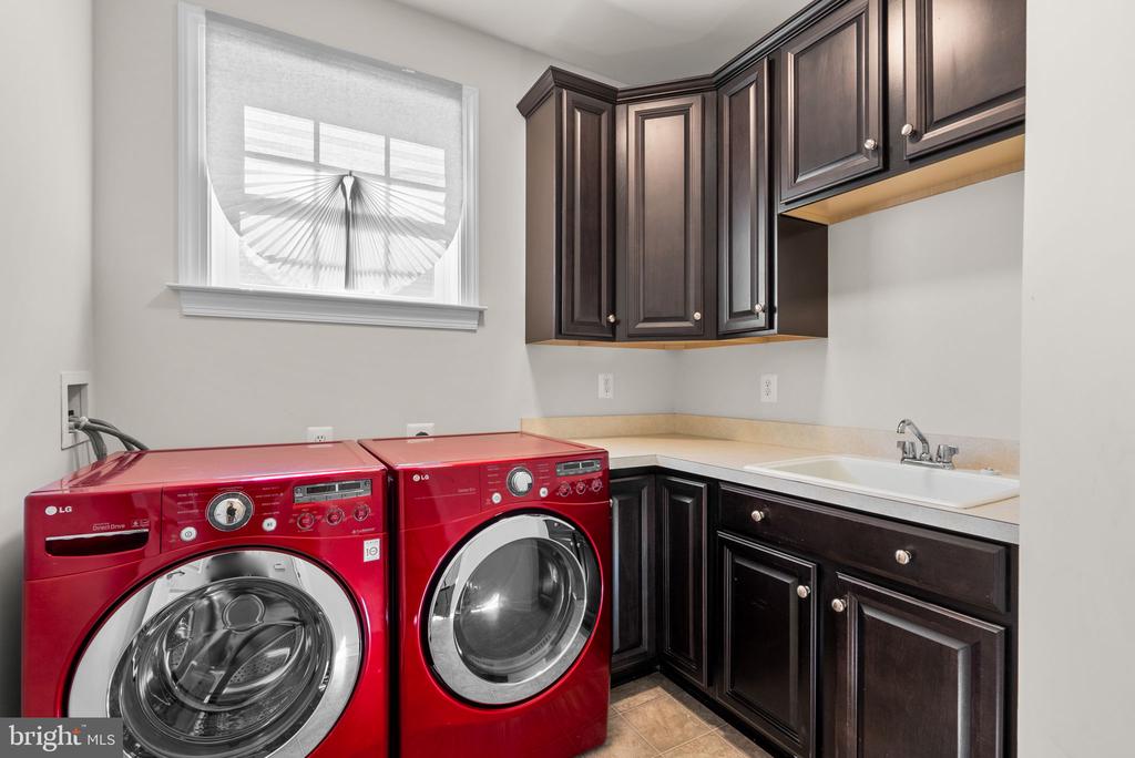 327 PANORA WAY