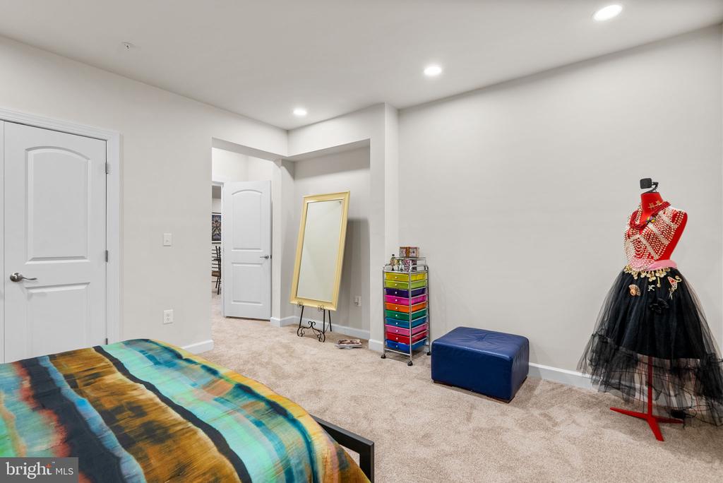 327 PANORA WAY