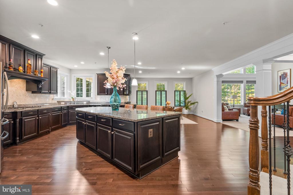 327 PANORA WAY