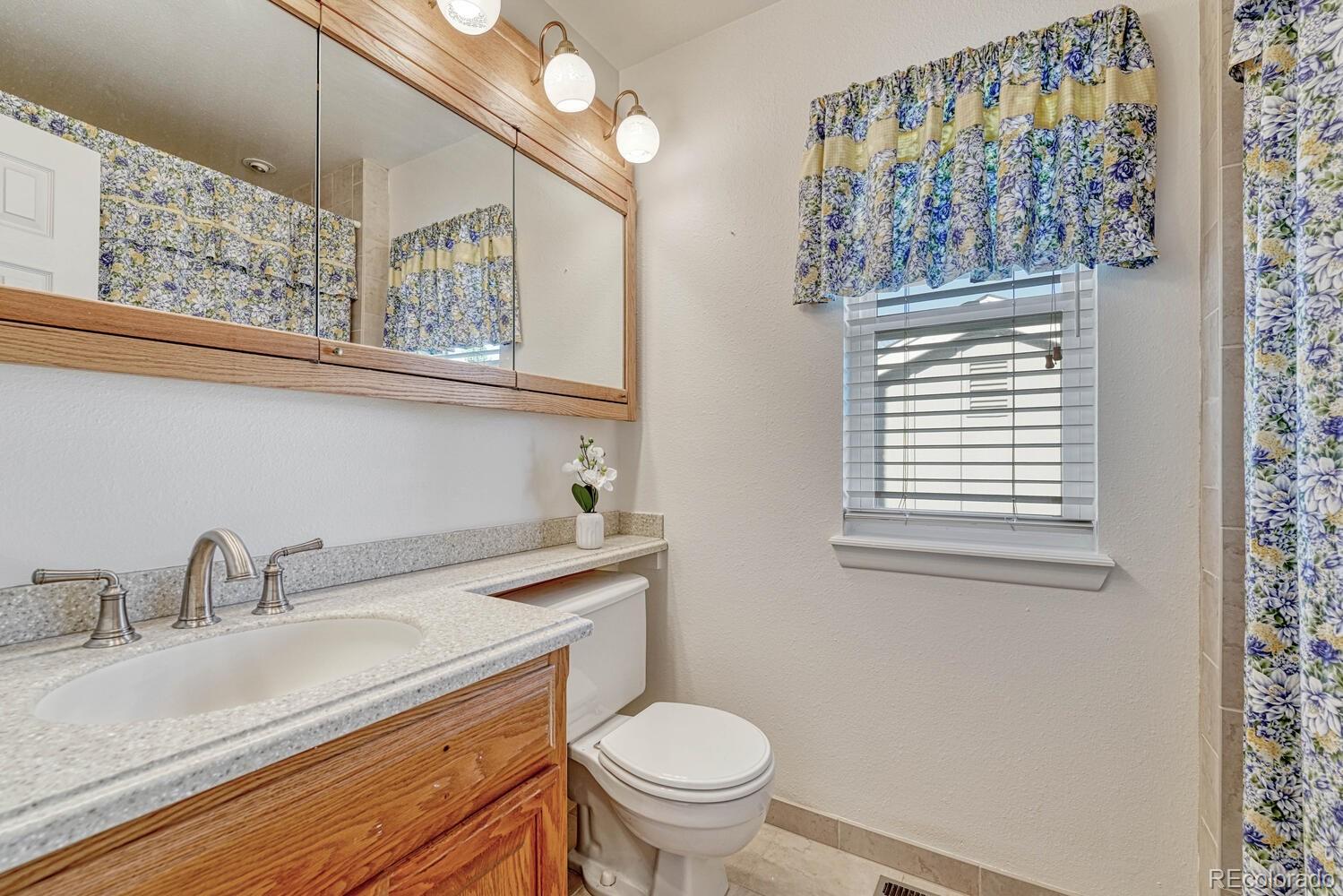 8105 S Syracuse Street