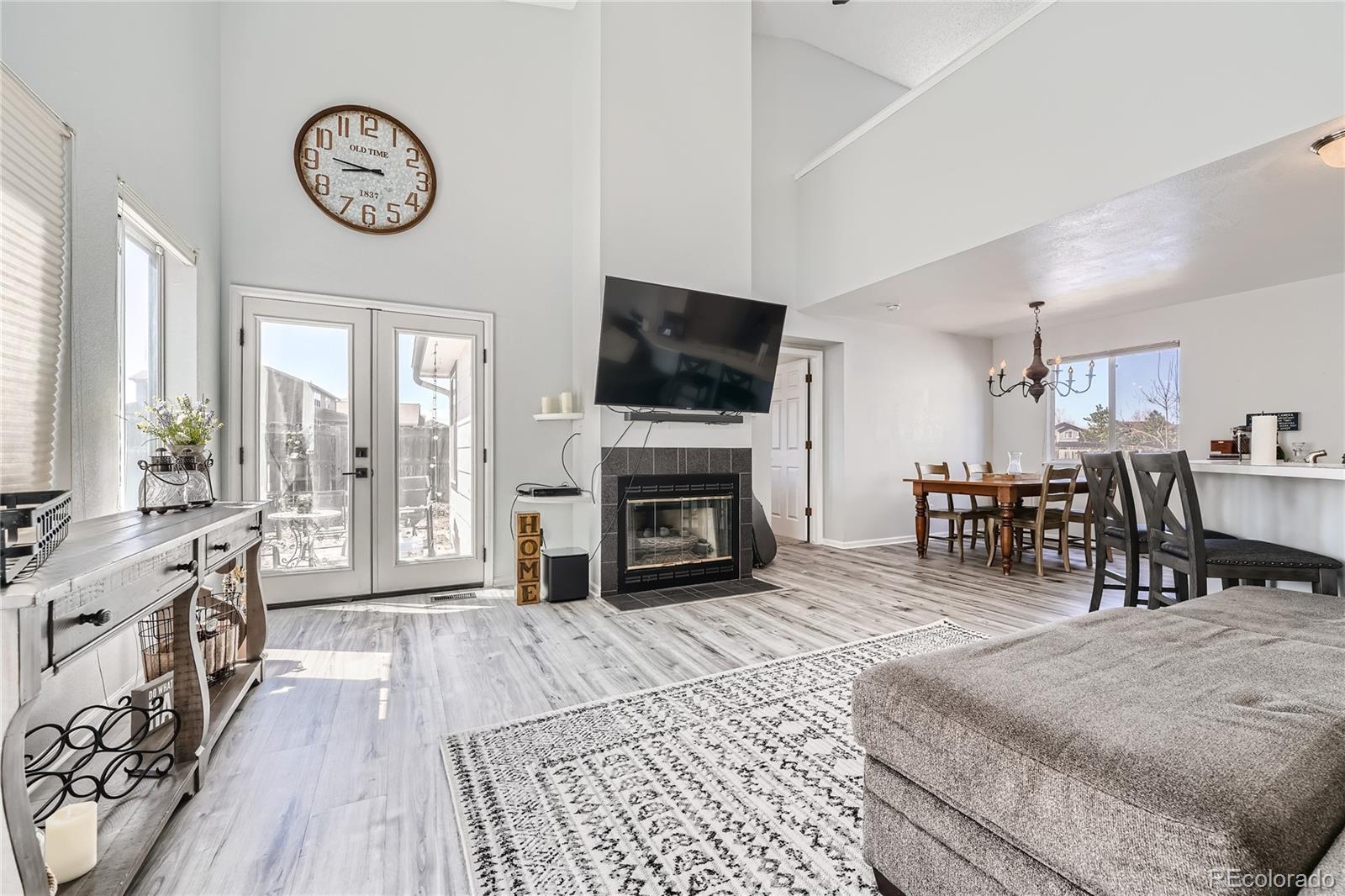 8835 Cloverleaf Circle