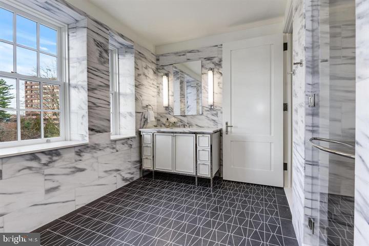 2660 CONNECTICUT AVENUE NW 3C