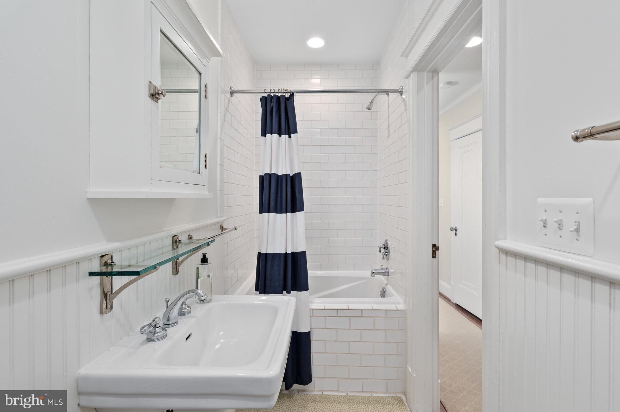 2756 WOODLEY PLACE NW