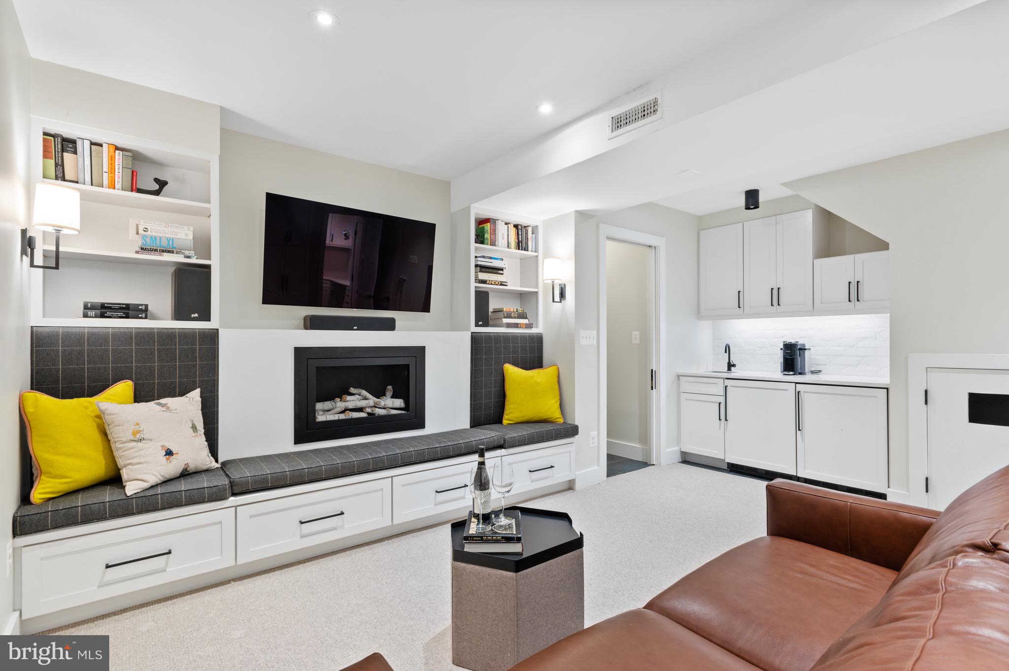 2756 WOODLEY PLACE NW