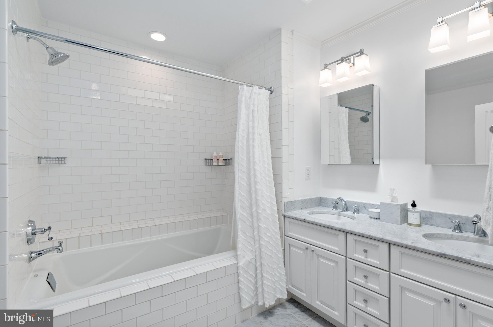 2756 WOODLEY PLACE NW