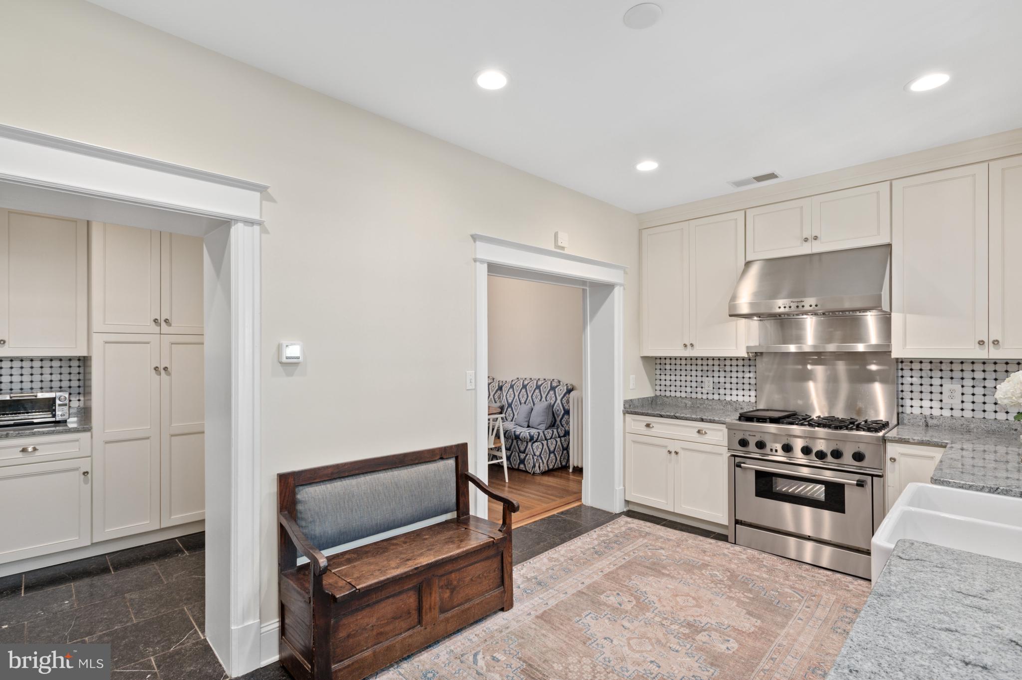 2756 WOODLEY PLACE NW