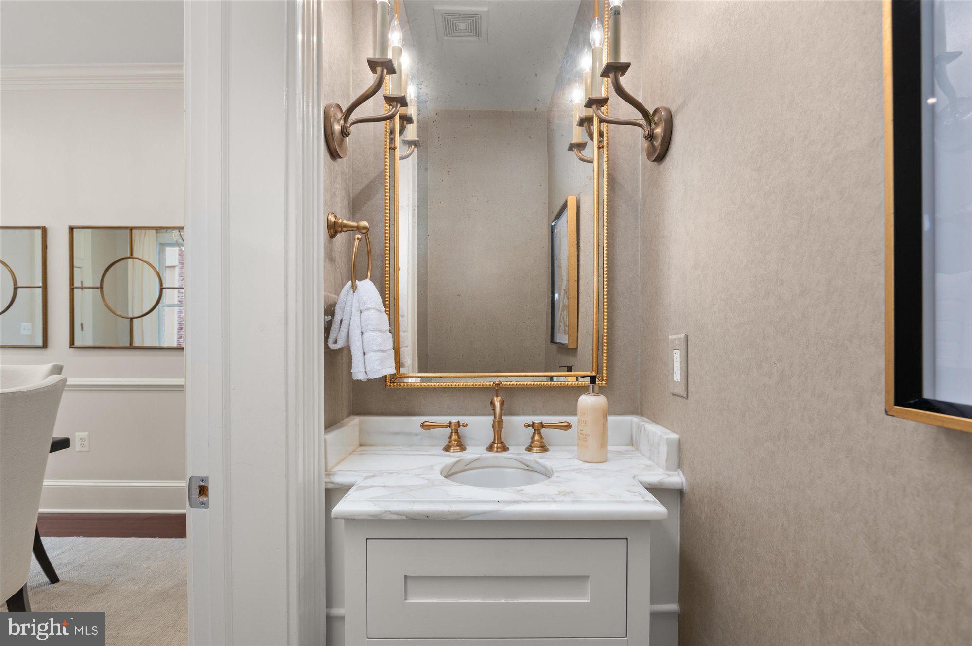 710 E CAPITOL STREET NE