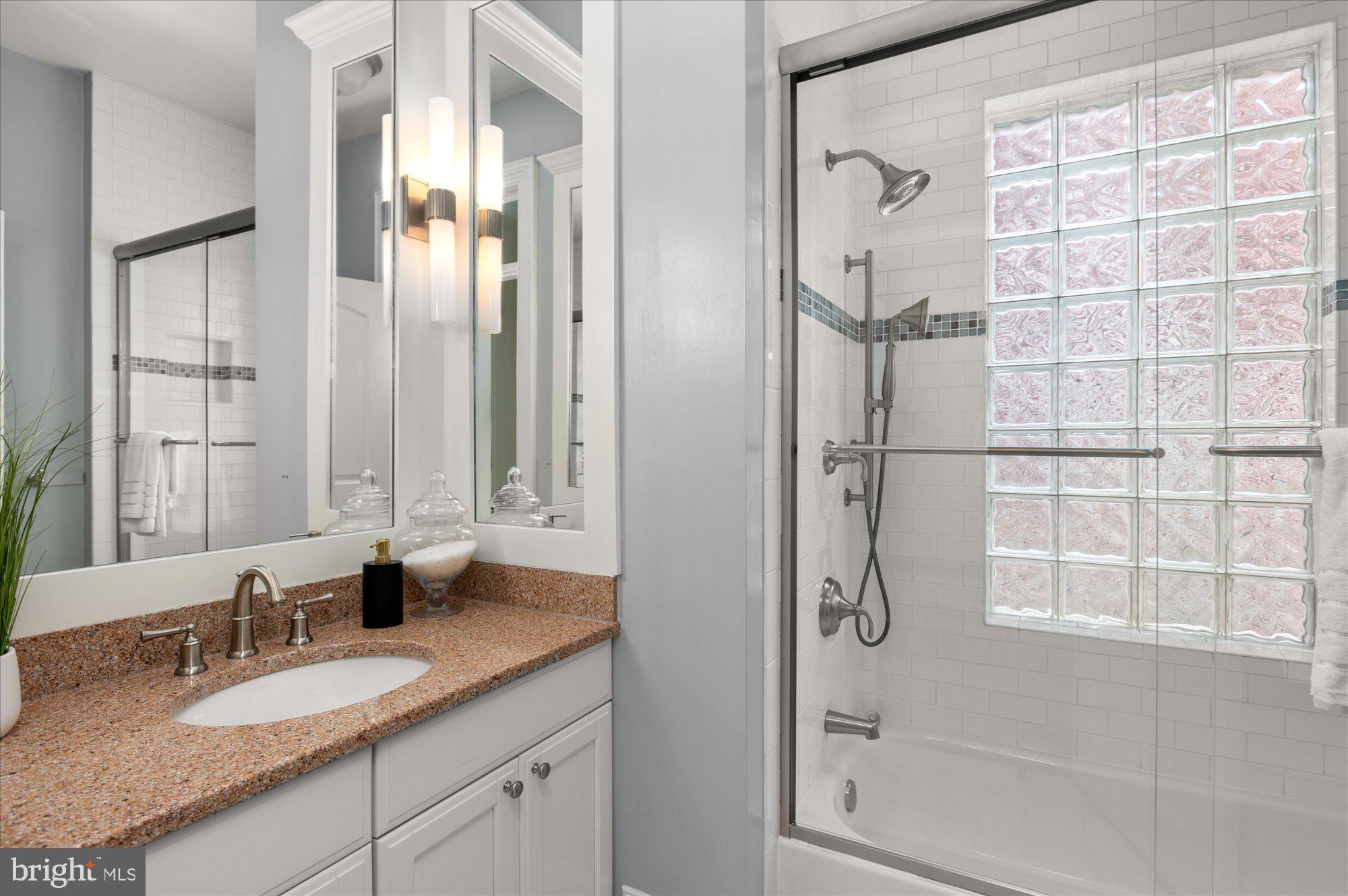 710 E CAPITOL STREET NE