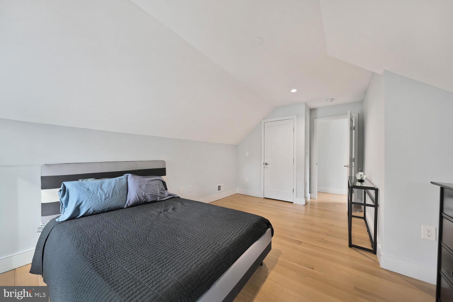 5064 SEDGWICK STREET NW