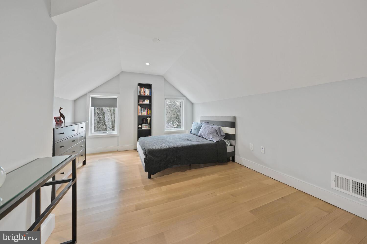 5064 SEDGWICK STREET NW