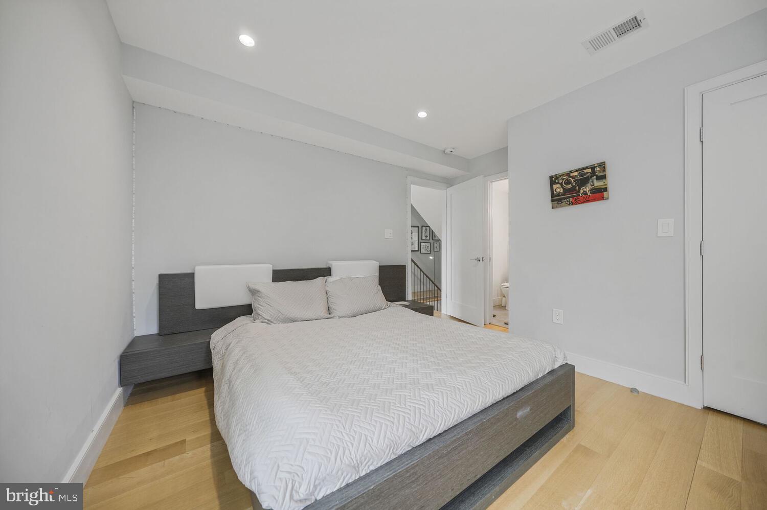 5064 SEDGWICK STREET NW