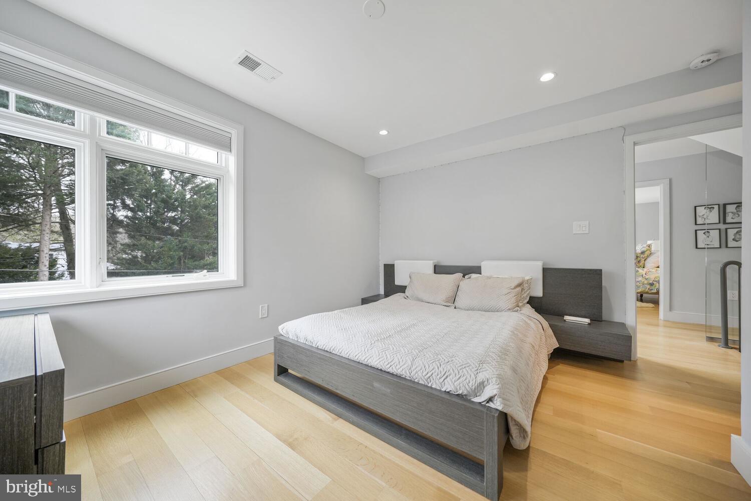 5064 SEDGWICK STREET NW