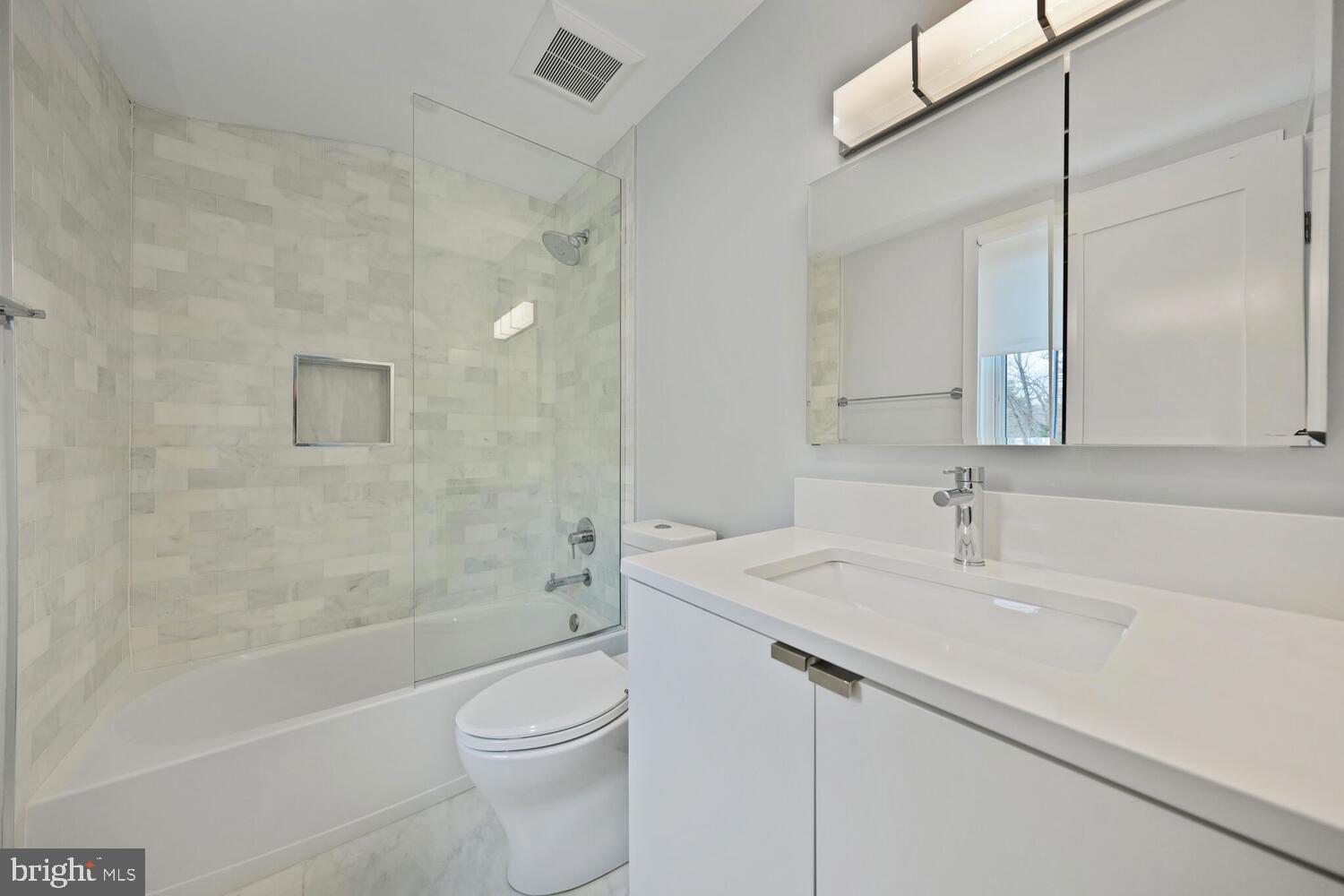 5064 SEDGWICK STREET NW