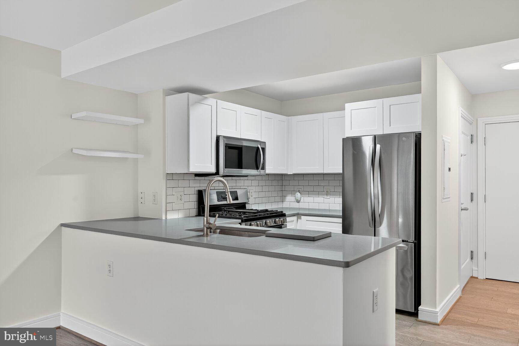 800 4TH STREET SW S221