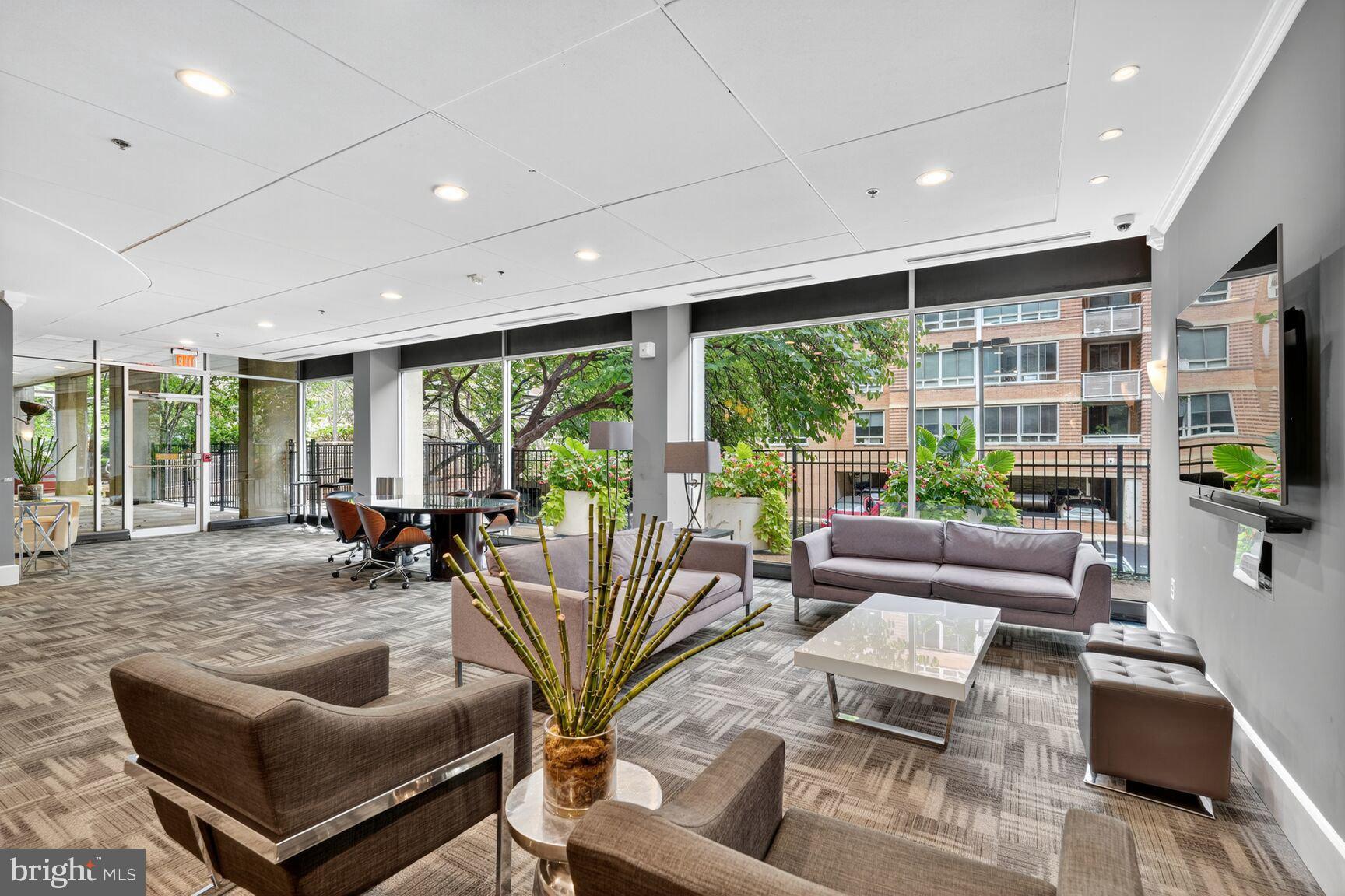 800 4TH STREET SW S221