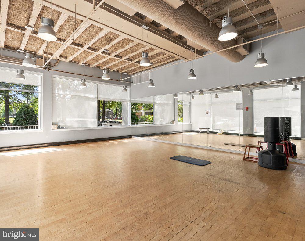 800 4TH STREET SW S221