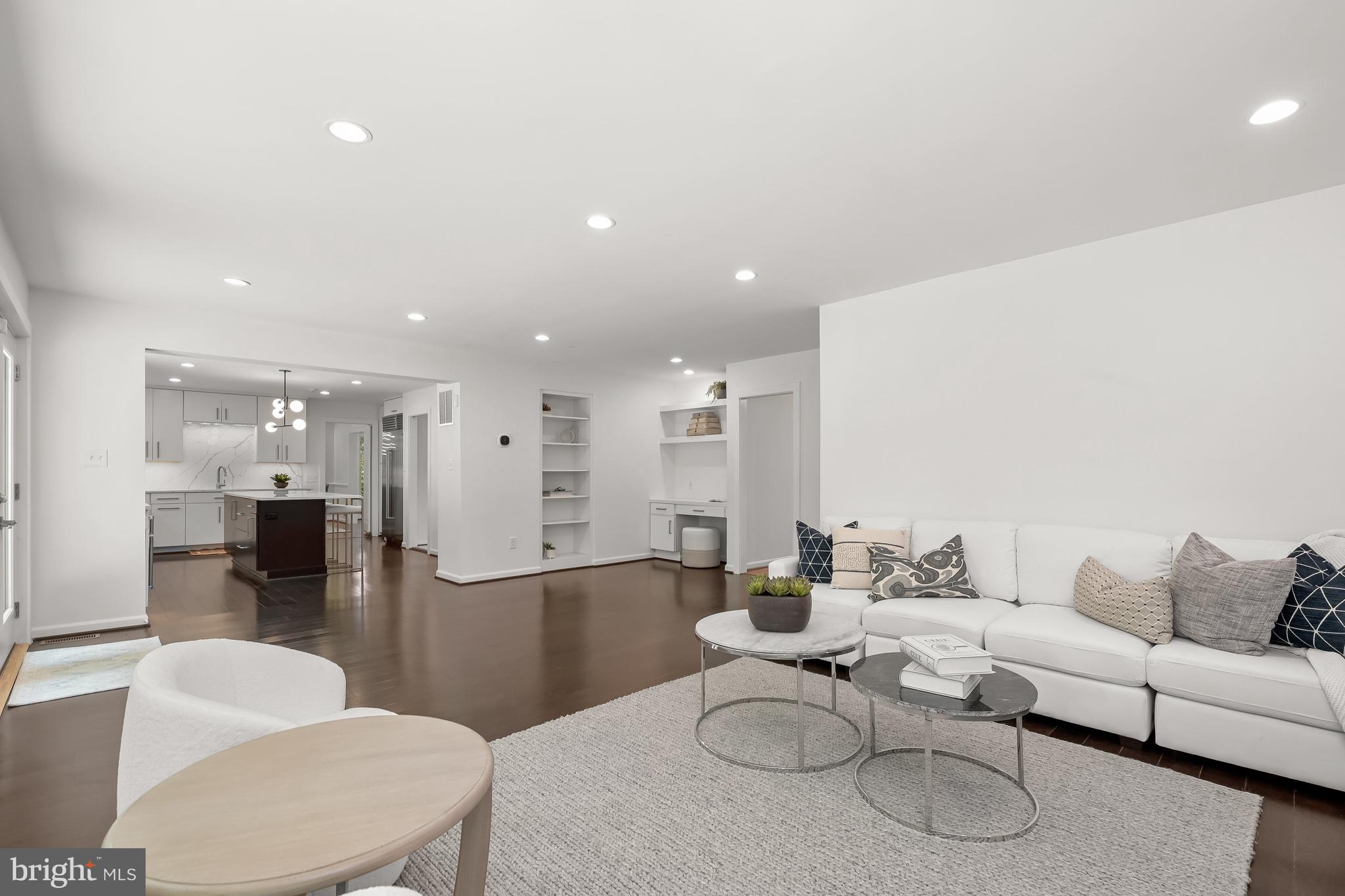 6109 EASTVIEW STREET