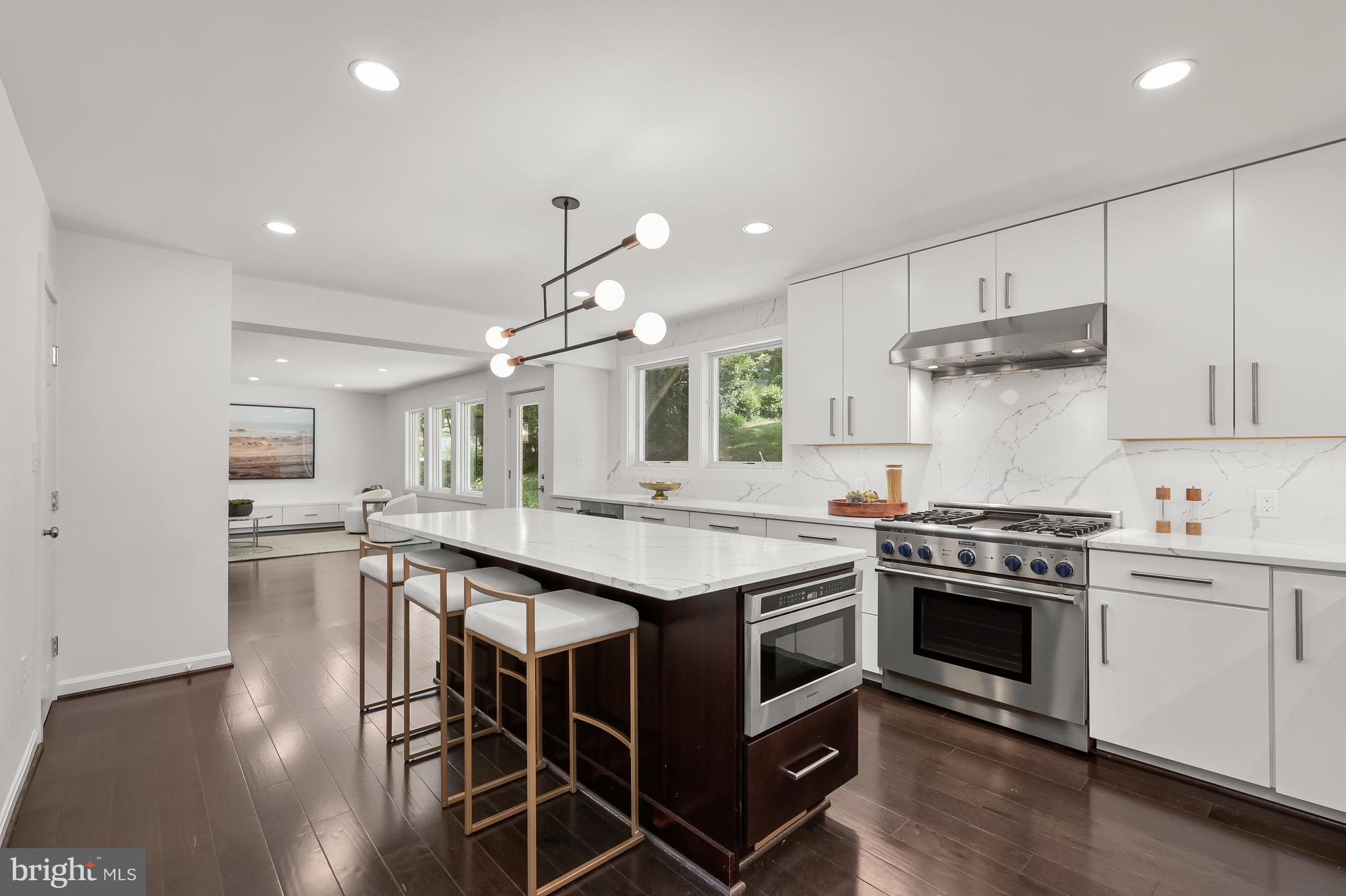 6109 EASTVIEW STREET