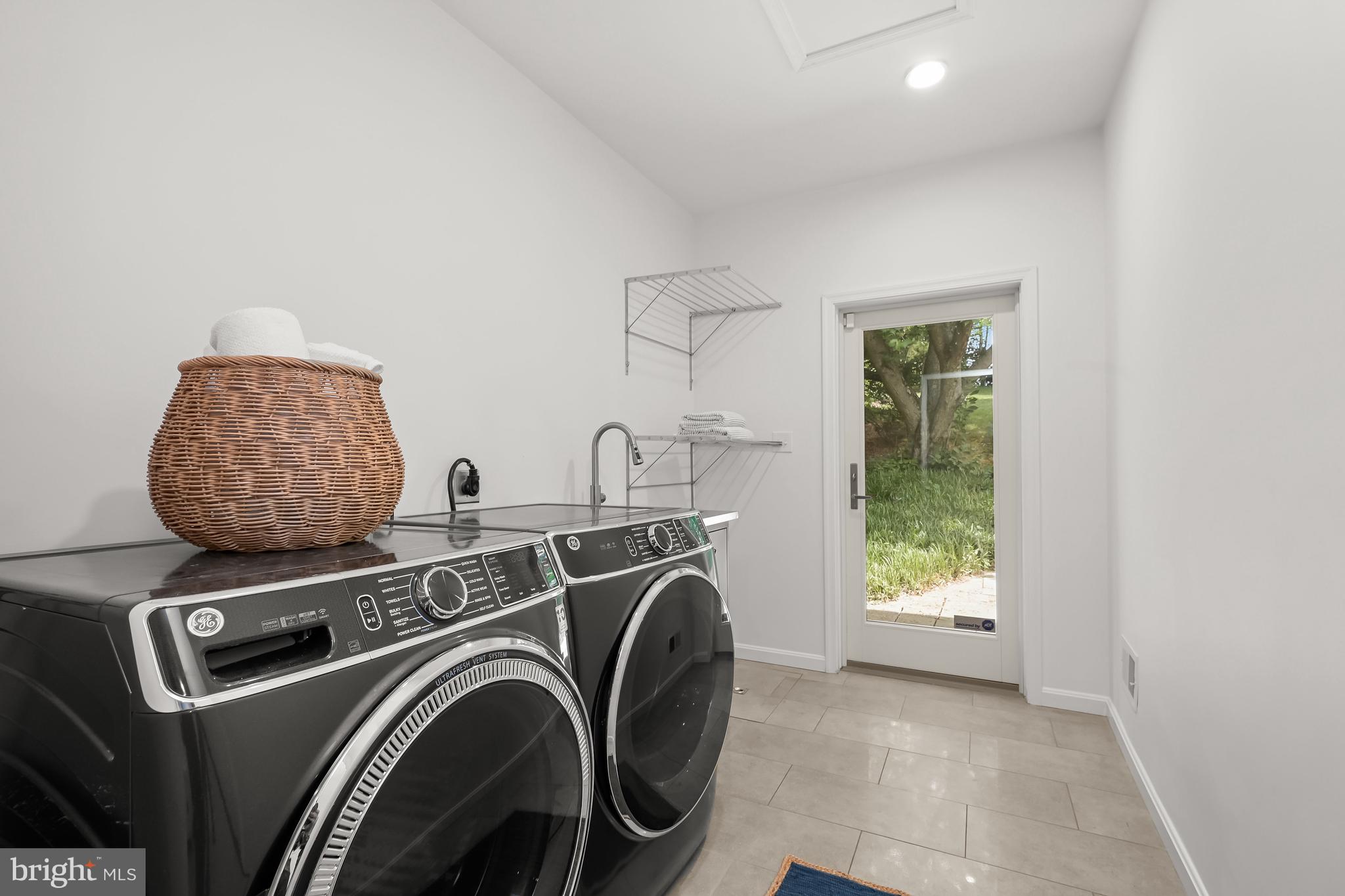 6109 EASTVIEW STREET