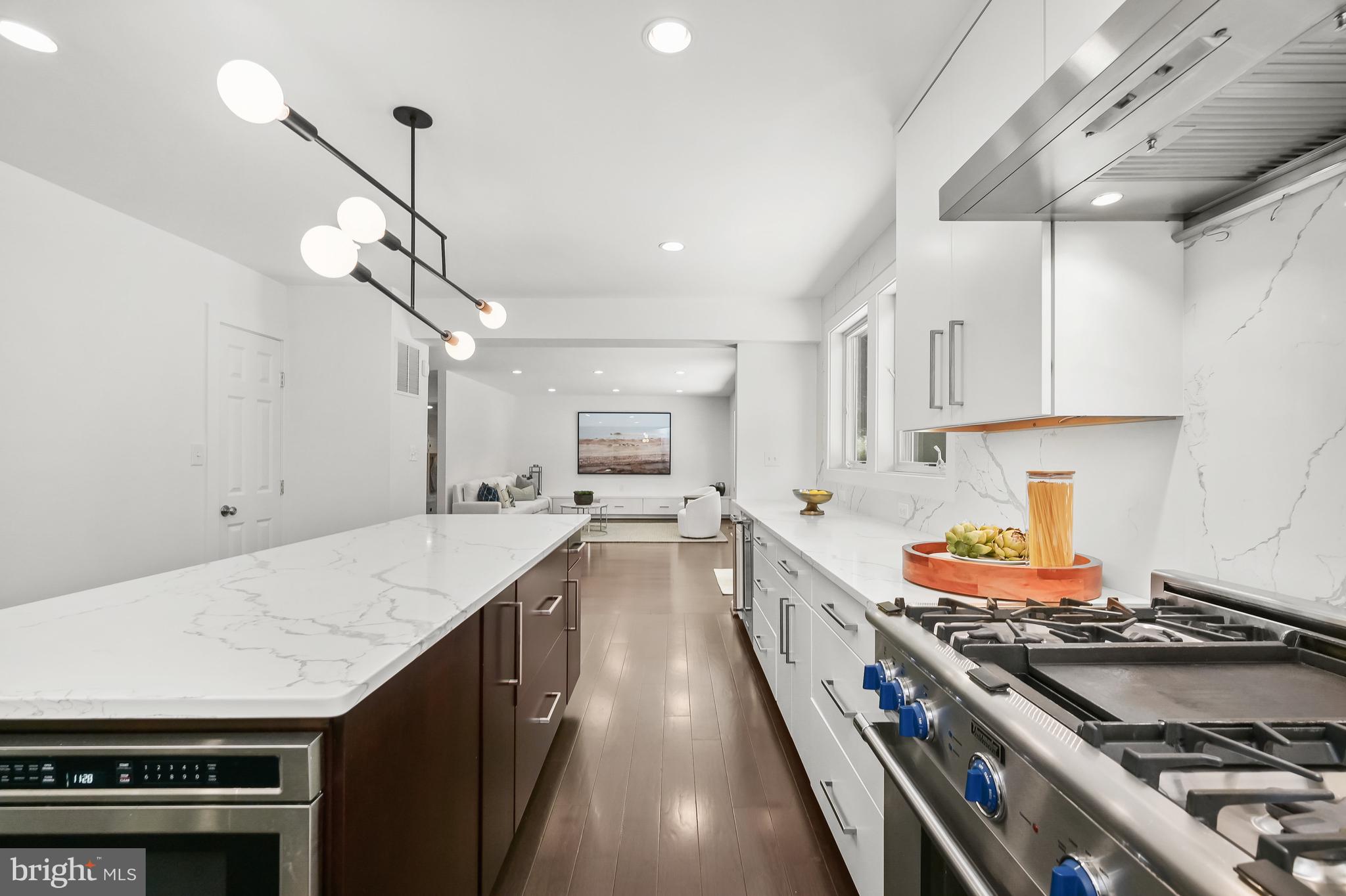 6109 EASTVIEW STREET