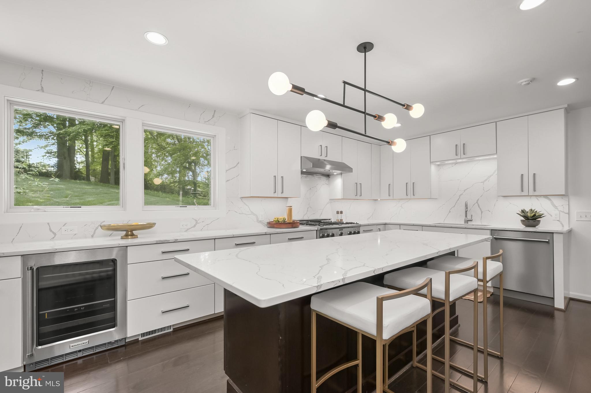 6109 EASTVIEW STREET