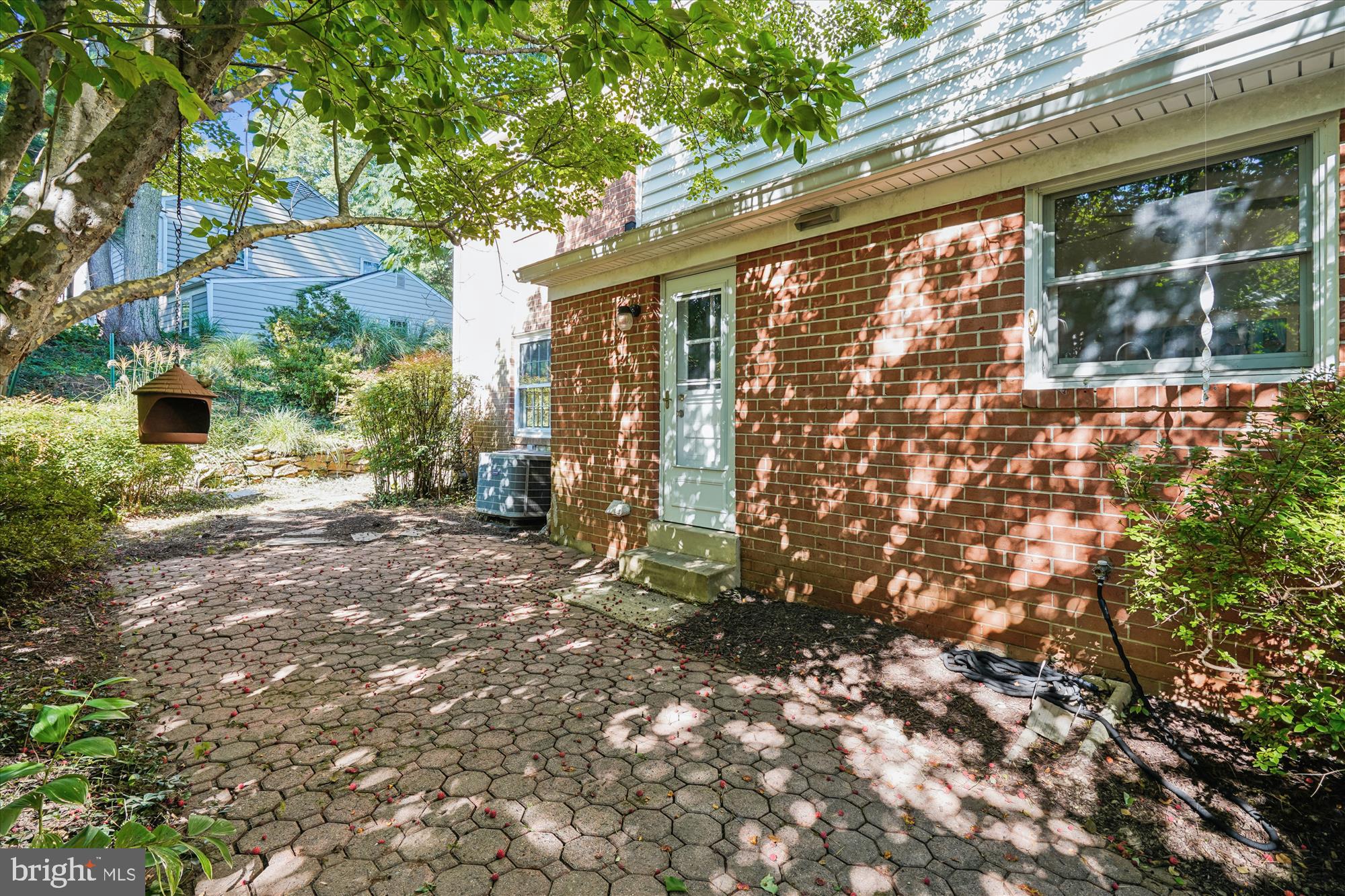 12119 GREENLEAF AVENUE