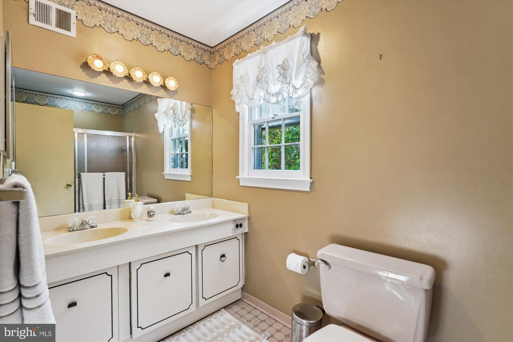 12119 GREENLEAF AVENUE