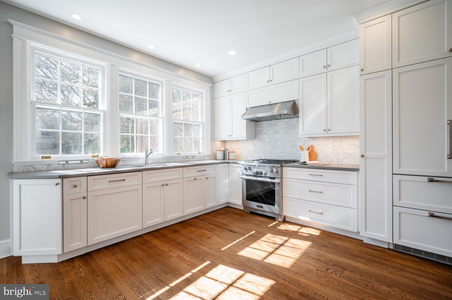 28 W IRVING STREET