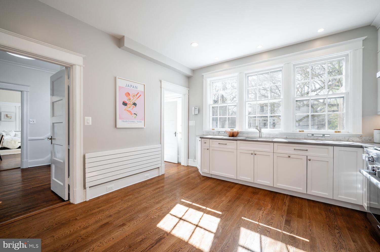 28 W IRVING STREET