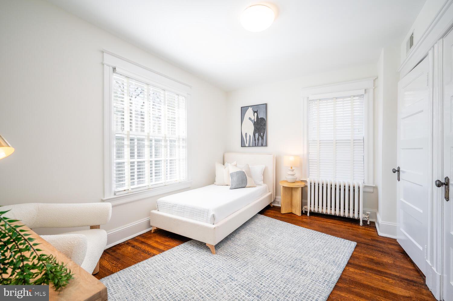 28 W IRVING STREET