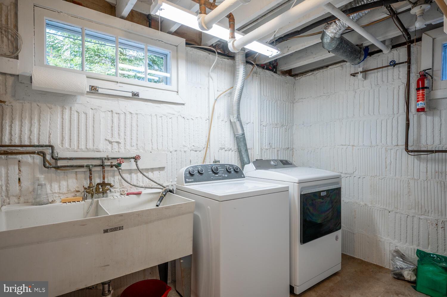 28 W IRVING STREET