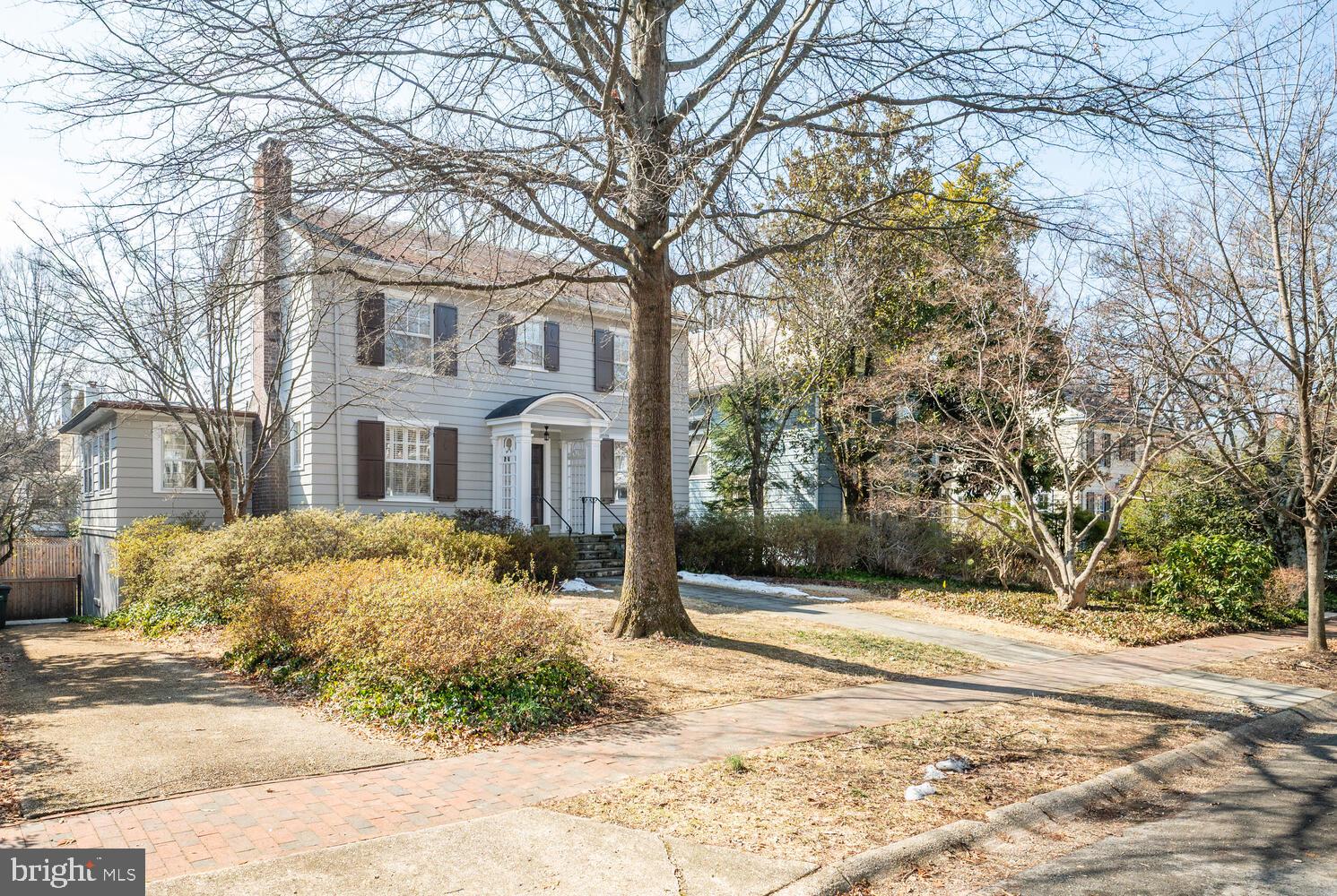 28 W IRVING STREET