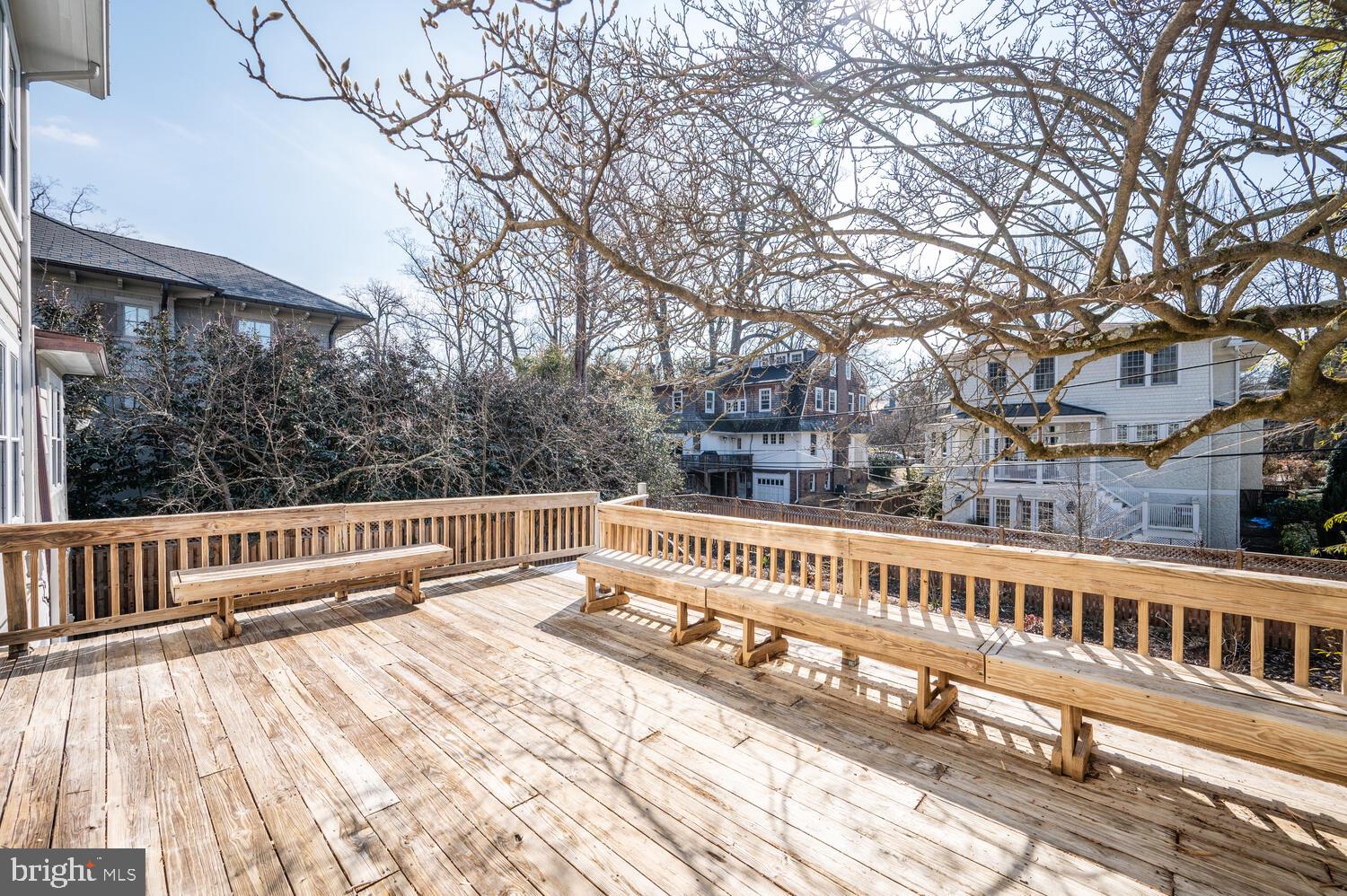 28 W IRVING STREET
