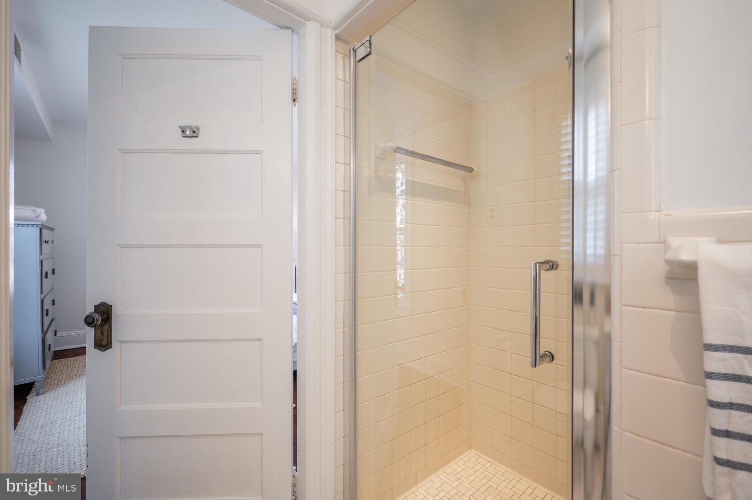 28 W IRVING STREET