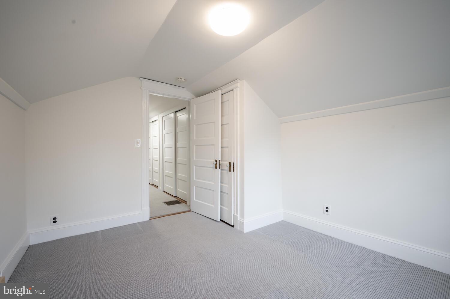 28 W IRVING STREET