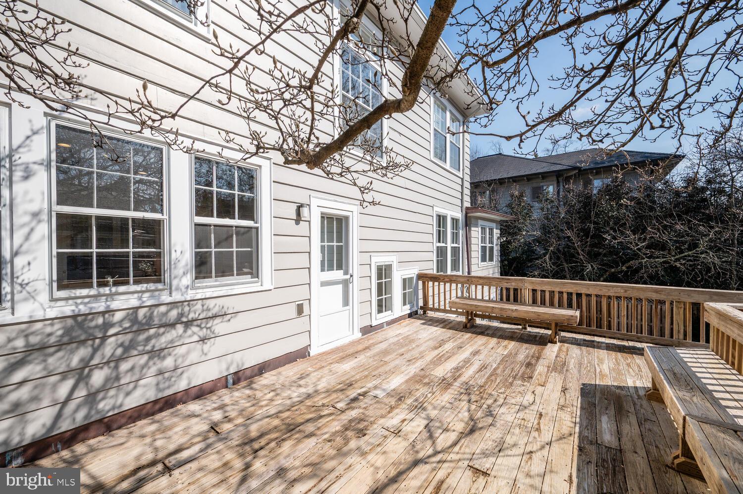 28 W IRVING STREET