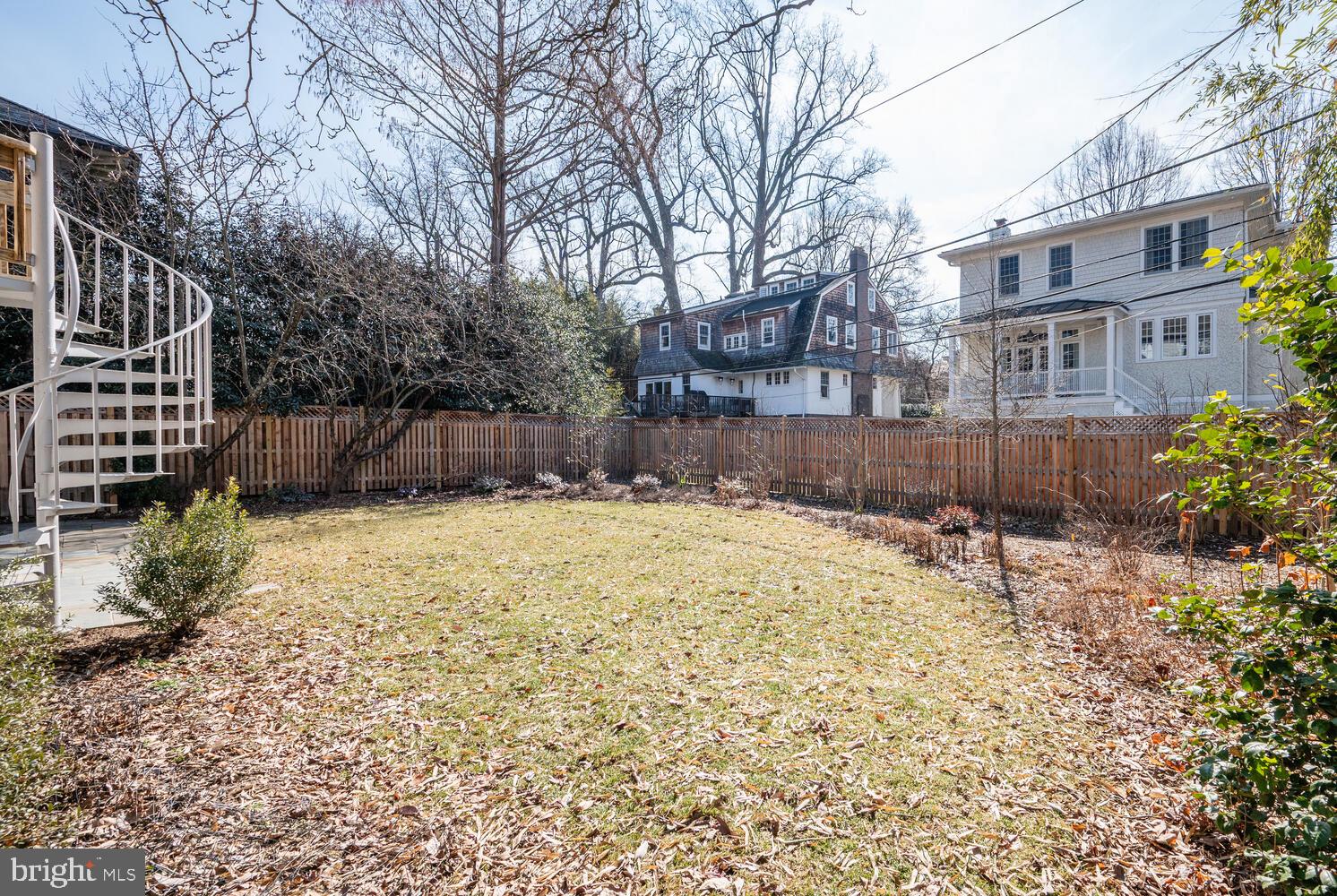 28 W IRVING STREET