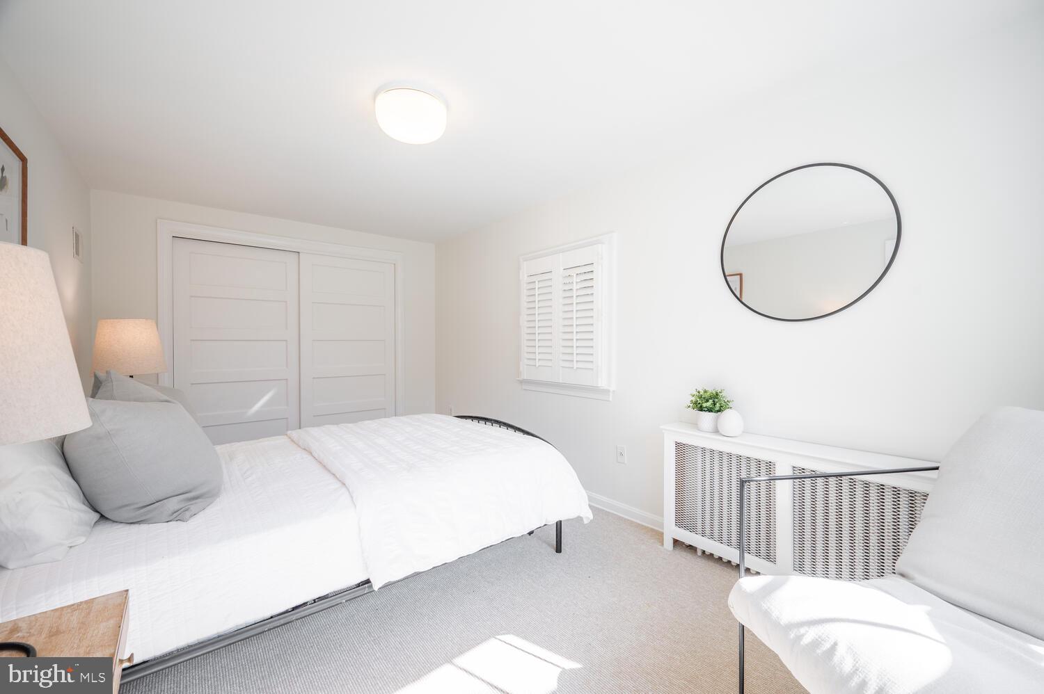 28 W IRVING STREET
