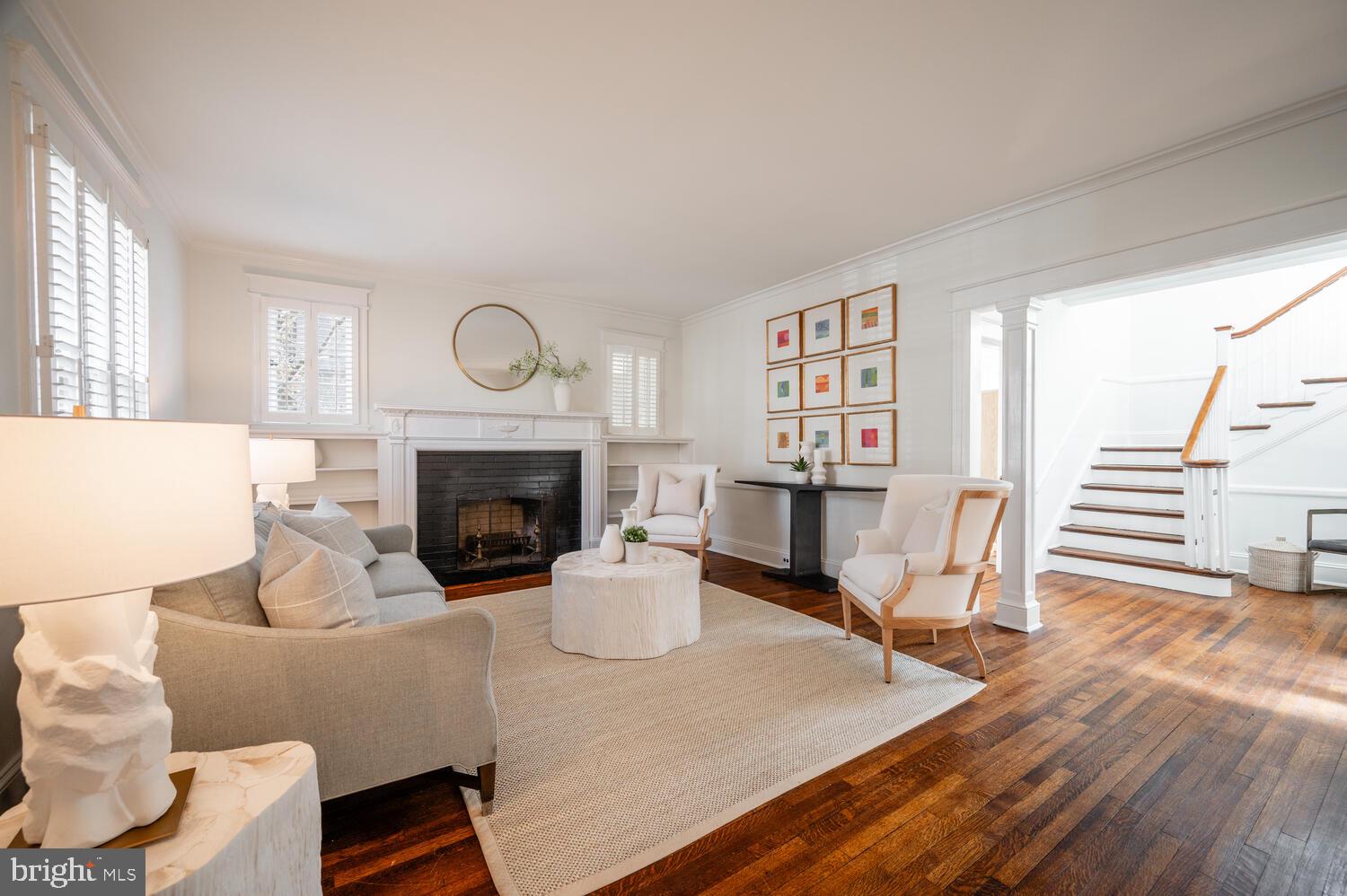 28 W IRVING STREET