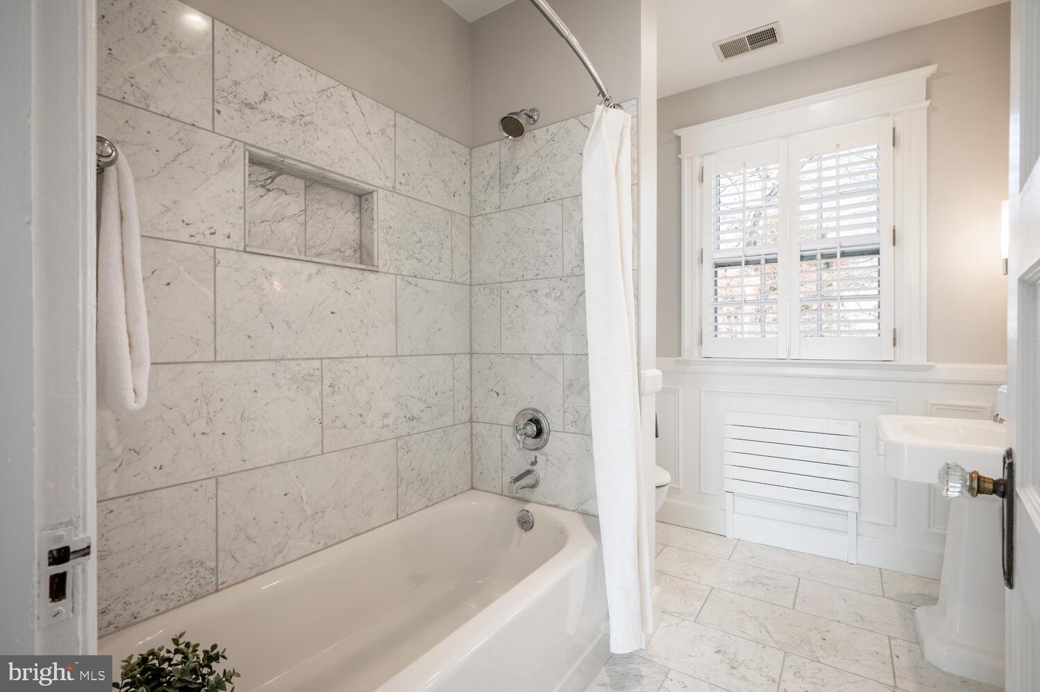 28 W IRVING STREET
