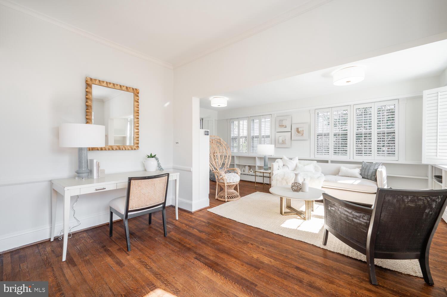 28 W IRVING STREET