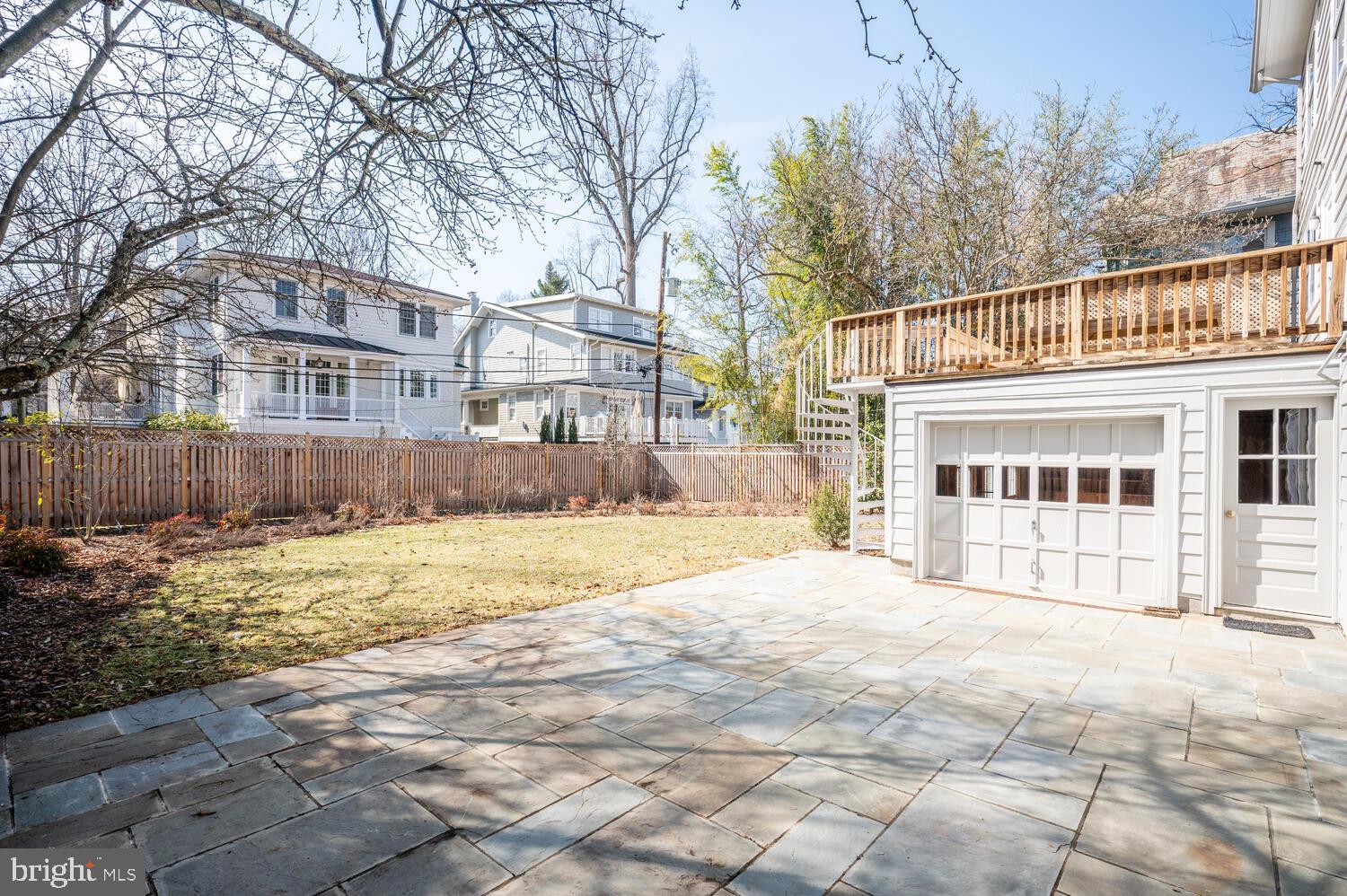 28 W IRVING STREET