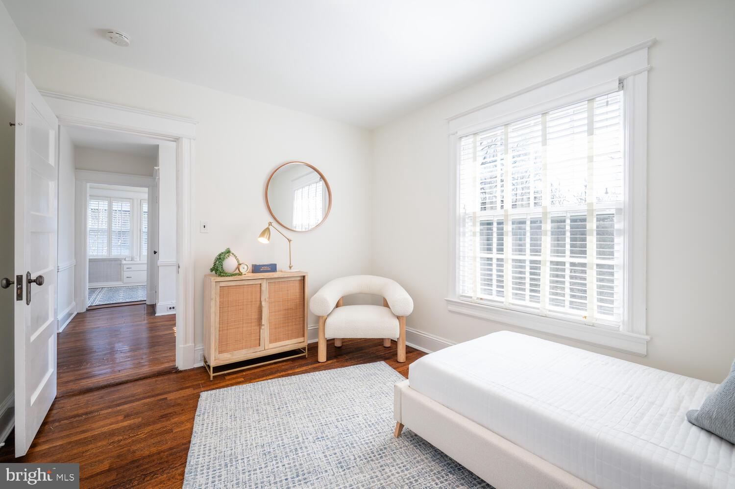 28 W IRVING STREET