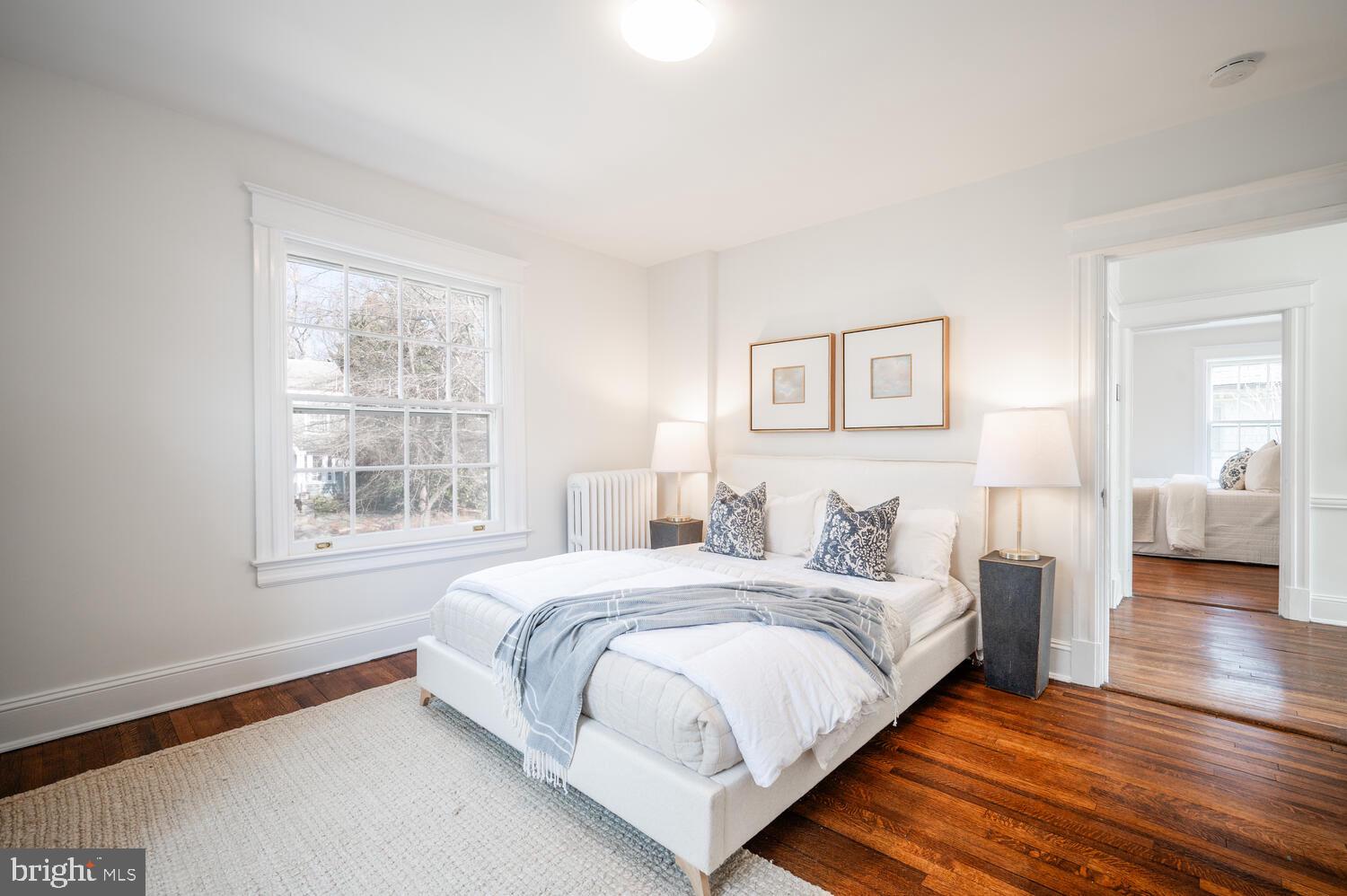 28 W IRVING STREET