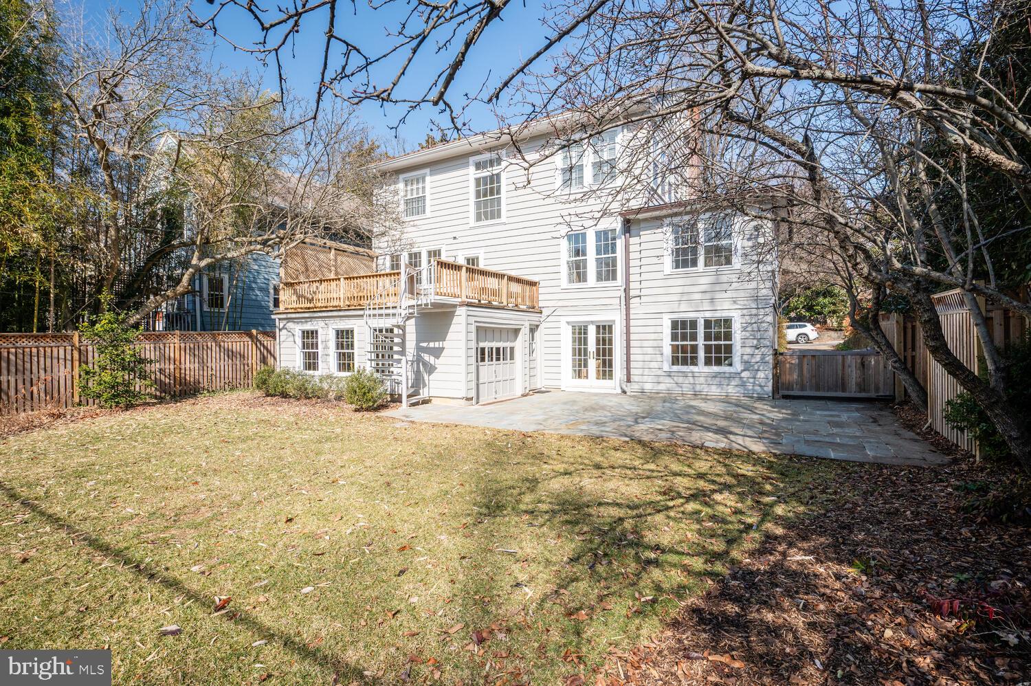 28 W IRVING STREET