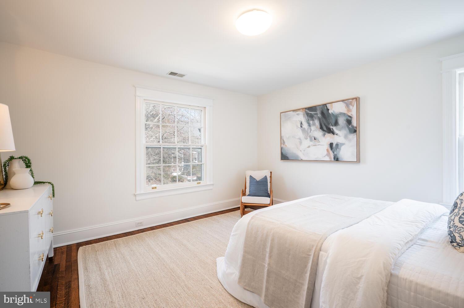28 W IRVING STREET