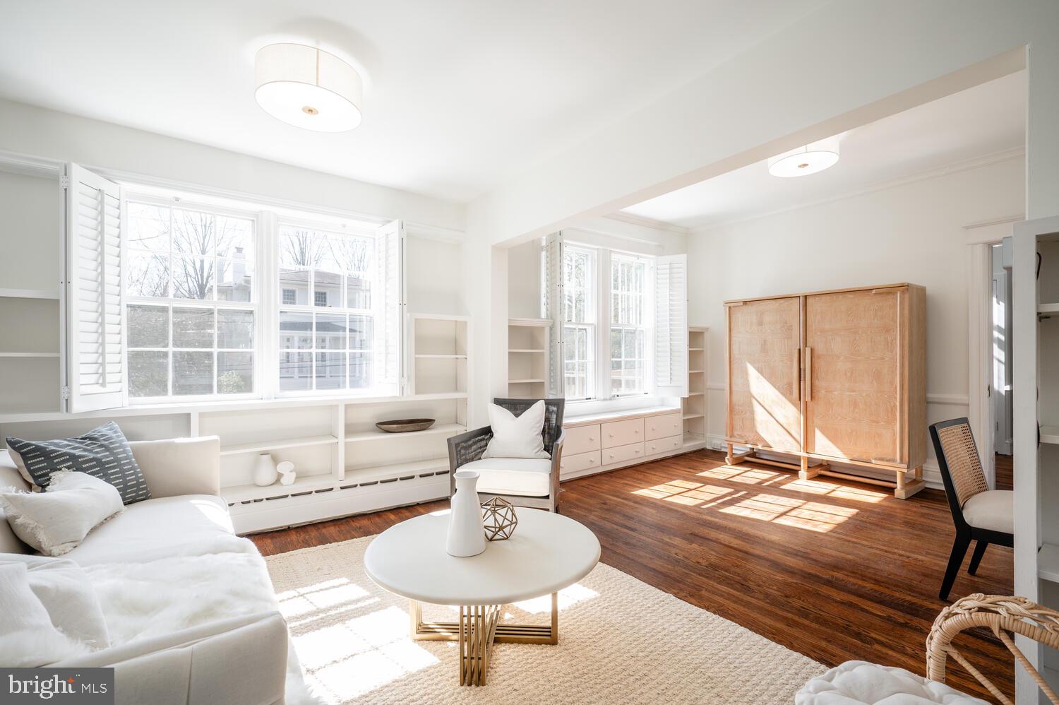 28 W IRVING STREET