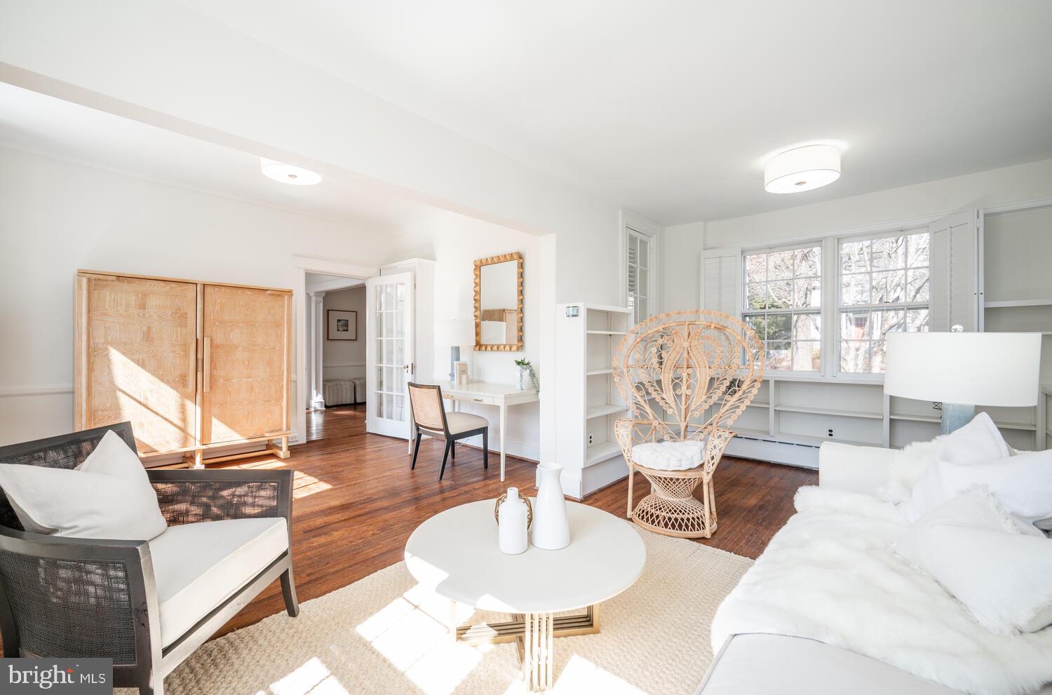 28 W IRVING STREET